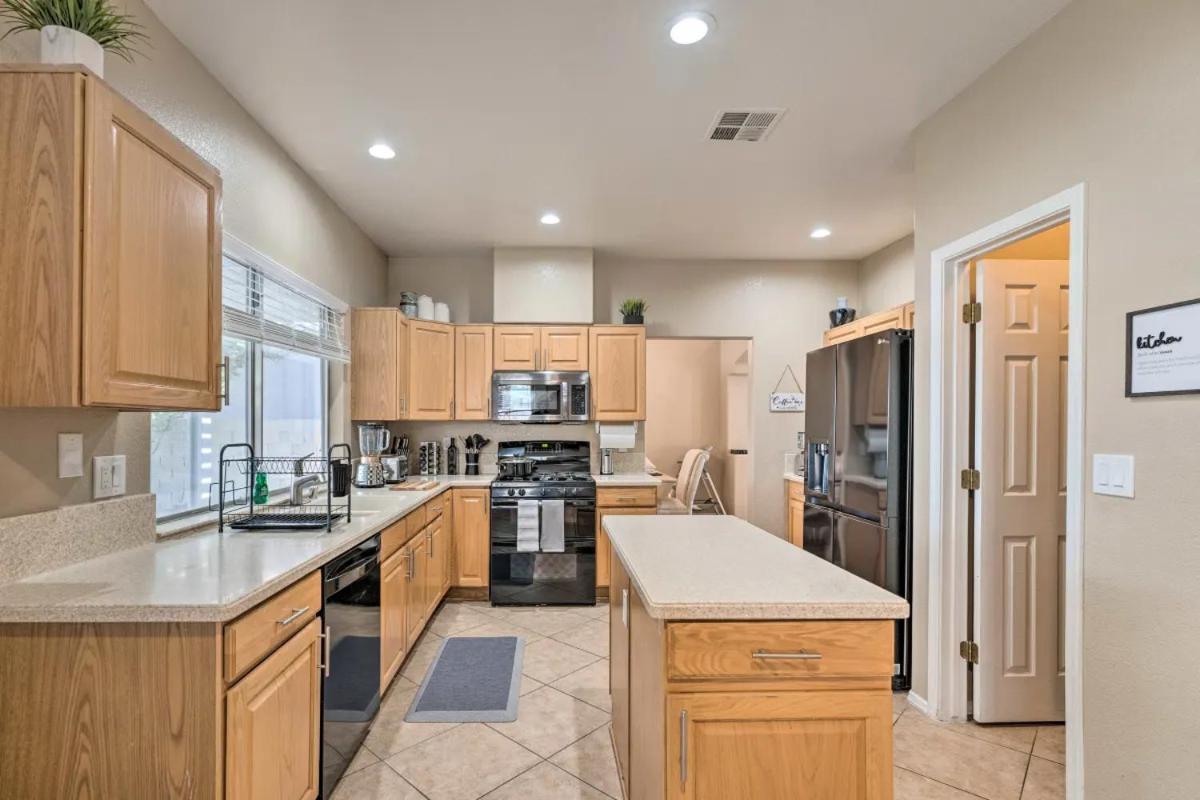A Beautiful House With Hot Tub, Grill & Games! Villa Las Vegas Buitenkant foto