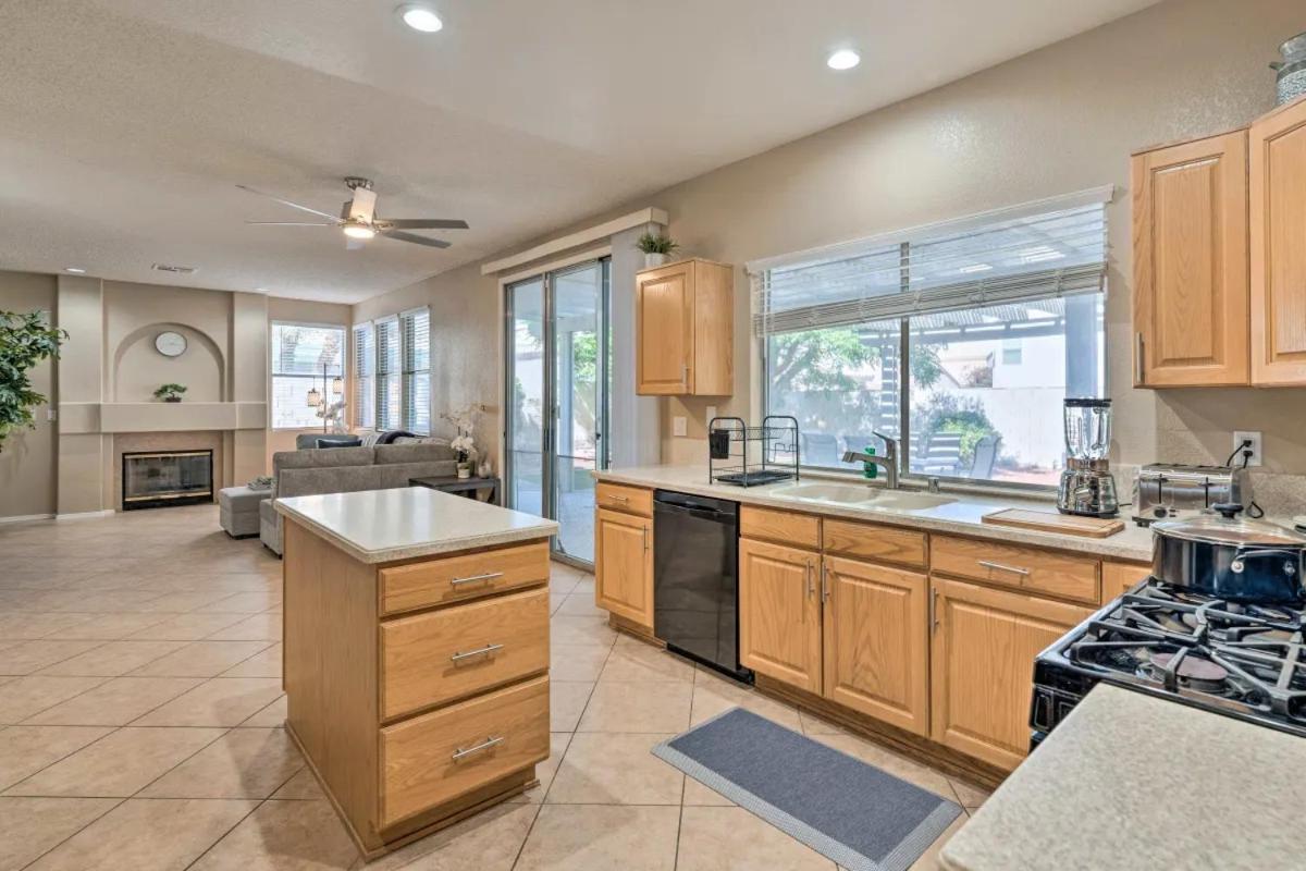 A Beautiful House With Hot Tub, Grill & Games! Villa Las Vegas Buitenkant foto